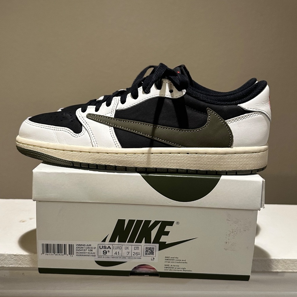 TRAVIS SCOTT JORDAN 1 LOW (W)